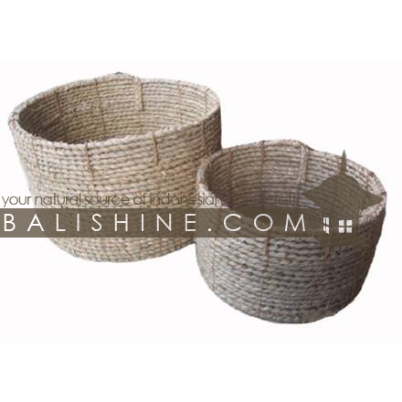 Balishine: Your natural source of indonesian handicraft presents in its Home Decor collection the Basket Set Of 2:12JAS362850:This set of 2 rounds baskets is produced in Indonesia made from seagrass.  Natural color