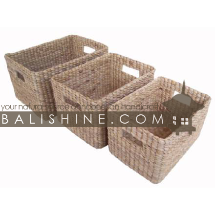 Balishine: Your natural source of indonesian handicraft presents in its Home Decor collection the Basket Set Of 3:12JAS362729:This set of 3 rectangulars baskets is produced in Indonesia made from seagrass.  Natural color