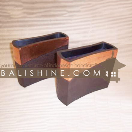 Balishine: Your natural source of indonesian handicraft presents in its Home Decor collection the Copper Vase:12JAS53453:This original vase is produced in Bali made from copper.  Grey and natural color