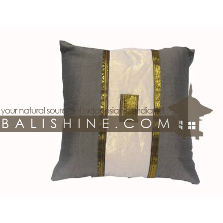 Balishine: Your natural source of indonesian handicraft presents in its Textile & Rugs collection the Pillow Cases:537JAS1452:This pillow case is produced in Bali it's a handmade batik textile with friesland and closing zip.  50% coton and 50% polyester. Same as picture