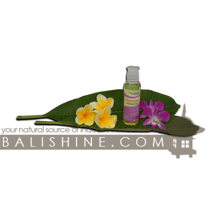 Balishine: Your natural source of indonesian handicraft presents in its Various collection the Massage Oil 100 ml:44ARJ577504:This natural massage oil 100 ml is produced in Bali made from tropical pulp flower in an original handmade glass bottle.  Also available in aromas : Papaya, Chempaka,  Frangipani, Jasmine, Lavender, Sandalwood, Ylang-Ylang, Vanilla, Lotus.