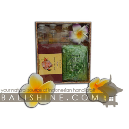 Balishine: Your natural source of indonesian handicraft presents in its Various collection the Spa Starting Pack:44ARJ557513:This spa starting pack contain 1 natural soap of 100 gr, 1 bag of bath salt 50 gr and 3 different burning oil of 4cc each. Made in Bali from tropical pulp flower.  Available in aromas : Papaya, Chempaka,  Frangipani, Jasmine, Lavender, Sandalwood, Ylang-Ylang, Vanilla, Lotus.