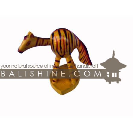 Balishine: Your natural source of indonesian handicraft presents in its Various collection the Funny Handicraft:415BAL7629:This giraffe is produced in Bali made from albesia wood. This giraffe move the head.  Full color