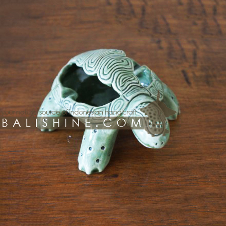 Balishine: Your natural source of indonesian handicraft presents in its Home Decor collection the Ceramic Ashtray:12AGG116135:This ashtray is produced in Bali made from ceramic.  Same as picture