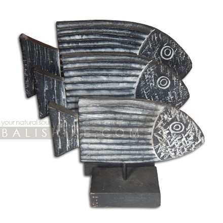 Balishine: Your natural source of indonesian handicraft presents in its Home Decor collection the Black and White Striped Wooden Fish Family on Stand:12BIM38035:Fresh off the boat, today's catch is a folk art-inspired fish handcrafted of beautiful albasia wood. It's mounted on a stand and poised to perch somewhere on dry land, like your mantel or tabletop.  Other color available, please contact us.