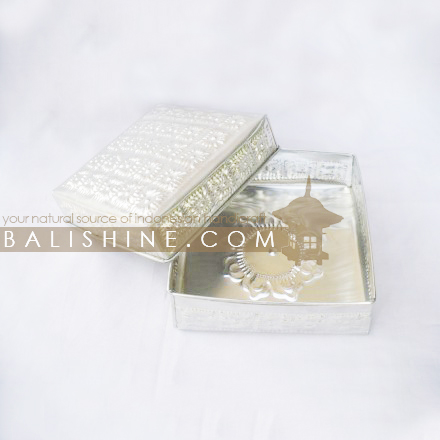Balishine: Your natural source of indonesian handicraft presents in its Home Decor collection the Aluminium Box:12ABB46150:This box is produced in Bali made from aluminium.  Same as picture