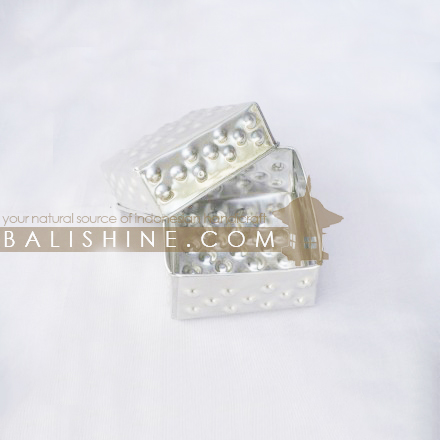 Balishine: Your natural source of indonesian handicraft presents in its Home Decor collection the Aluminium Box:12ABB46152:This box is produced in Bali made from aluminium.  Same as picture