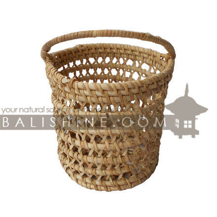 Balishine: Your natural source of indonesian handicraft presents in its Home Decor collection the Box:12RAS47475:This box is produced in Bali and made from natural rattan.  Available in natural, white wash or black wash color.