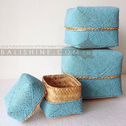 Balishine: Your natural source of indonesian handicraft presents in its Home Decor collection the Box:12UNK47815:This square box is produced in Indonesia made from bamboo with weaving of glass beads finishing.  Other colour and size available. Please contact us.