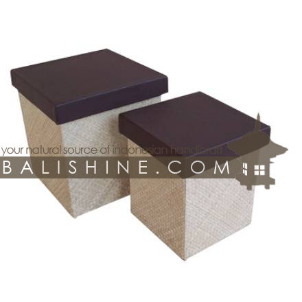 Balishine: Your natural source of indonesian handicraft presents in its Home Decor collection the Box Set Of 2:12JAS42837:This set of 2 squares boxes is produced in Indonesia made from pandanus and vinyl.  Brown and natural color