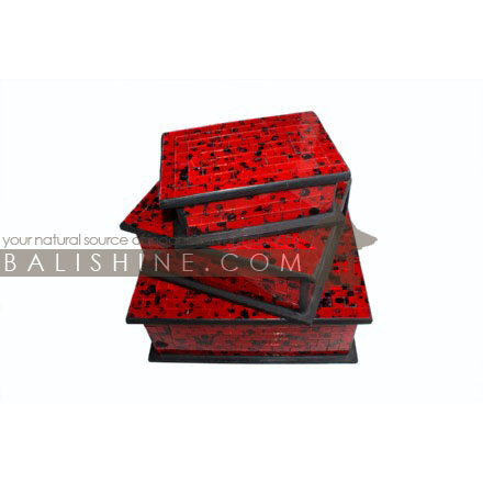 Balishine: Your natural source of indonesian handicraft presents in its Home Decor collection the Box Set Of 3:12ASR46449:This set of 3 boxes is produced in Indonesia made from mdf wood with mosaic finishing.  