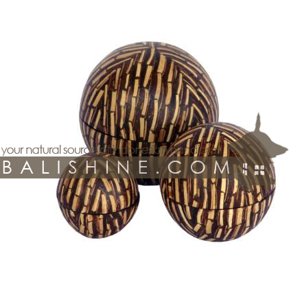 Balishine: Your natural source of indonesian handicraft presents in its Home Decor collection the Box Set Of 3:12DIV4702:This set of 3 balls boxes is produced in Indonesia made from teak wood  with cinamon.  