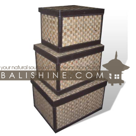 Balishine: Your natural source of indonesian handicraft presents in its Home Decor collection the Box Set Of 3:12JAS42740:This set of 3 rectangulars boxes is produced in Indonesia made from seagrass and vinyl.  Natural and brown color