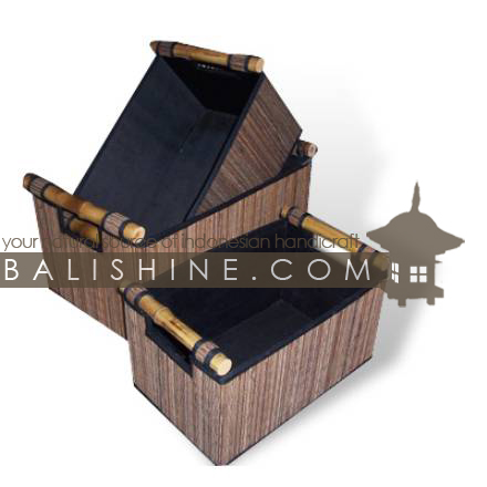 Balishine: Your natural source of indonesian handicraft presents in its Home Decor collection the Box Set Of 3:12JAS42795:This set of 3 rectangulars boxes is produced in Indonesia made from coconut leaf.  Natural color