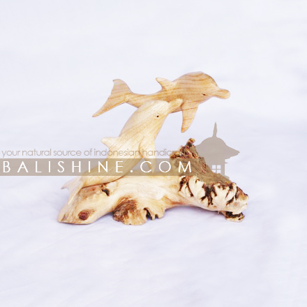 Balishine: Your natural source of indonesian handicraft presents in its Home Decor collection the Dolphin Statue:12SOM36217:This original statue is a handicraft of Bali made from wood.  Same as picture