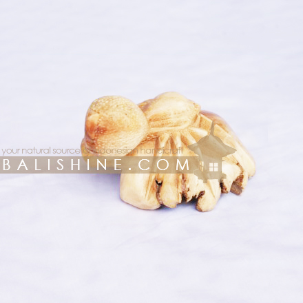 Balishine: Your natural source of indonesian handicraft presents in its Home Decor collection the JellyFish Statue:12SOM36226:This original statue is a handicraft of Bali made from wood.  Same as picture