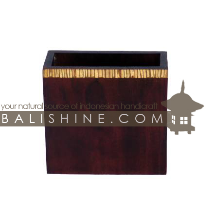 Balishine: Your natural source of indonesian handicraft presents in its Home Decor collection the Mango Wood Tissue Box:12DIV4627:This tissue box is produced in Indonesia made from mango wood with the skin of coconut shell.  
