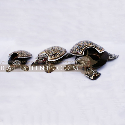 Balishine: Your natural source of indonesian handicraft presents in its Home Decor collection the Turtle Box:12TUM116334:This set of 3 pieces turtle is a handicraft of Bali made from albasia wood.  