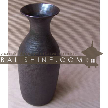 Balishine: Your natural source of indonesian handicraft presents in its Home Decor collection the Copper Vase:12JAS53485:This original vase is produced in Bali made from copper.  Grey color
