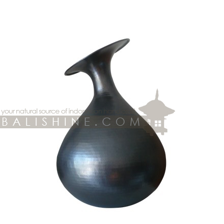 Balishine: Your natural source of indonesian handicraft presents in its Home Decor collection the Cooper Vase:12KAU55471:This vase is produced in Bali made from copper.  Same as picture