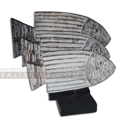 Balishine: Your natural source of indonesian handicraft presents in its Home Decor collection the White Wash Striped Wooden Fish on Stand:12BIM38033:Fresh off the boat, today's catch is a folk art-inspired fish handcrafted of beautiful albasia wood. It's mounted on a stand and poised to perch somewhere on dry land, like your mantel or tabletop.  Other color available, please contact us.