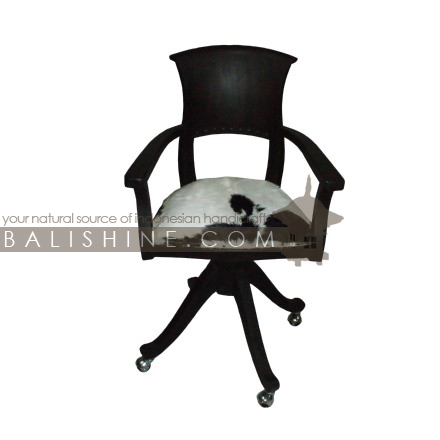 Balishine: Your natural source of indonesian handicraft presents in its Home Decor collection the ArmChair:114MNF666049:This chair is produced in Indonesia and made from teak wood with original cow skin leather.   