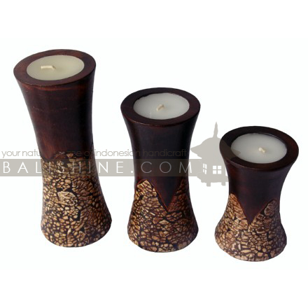 Balishine: Your natural source of indonesian handicraft presents in its Home Decor collection the Candle Set Of 3:13DAI95512:This set of 3 candles is produced in indonesia made from albasia wood with shell of egg.  