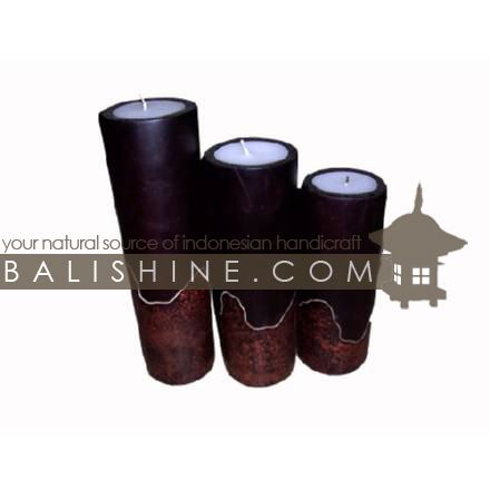 Balishine: Your natural source of indonesian handicraft presents in its Home Decor collection the Candle Set Of 3:13JAS93302:This set of 3 round candles is produced in indonesia made from wood with carving patterns.  black and brown with patterns