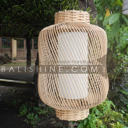 Balishine: Your natural source of indonesian handicraft presents in its Home Decor collection the Rattan Lampshade:13MAL867487:This lamp shade produced in Indonesia is made from natural rattan.  