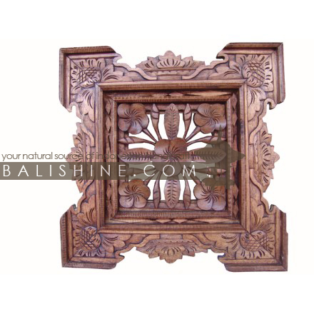 Balishine: Your natural source of indonesian handicraft presents in its Home Decor collection the Frame:17GUR505351:This curving frame is a handicraft of Bali made from suar wood.  Same as picture