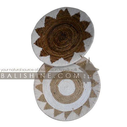 Balishine: Your natural source of indonesian handicraft presents in its Home Decor collection the Mendong Grass Round Wall Decor:17DEK8746:This natural round wall decor is made in bali from mendong grass.  
