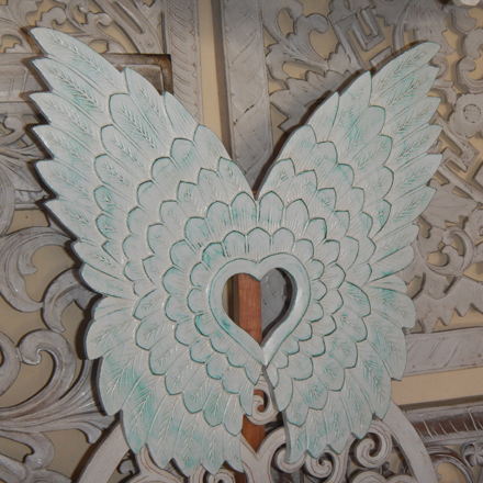 Balishine: Your natural source of indonesian handicraft presents in its Home Decor collection the Wall Decor Wings Tosca Color:17NIR508691:When it comes to decorating your home, sometimes it?s better to just wing it! A stylish way to do so, this winged wall decorative adds a beautiful touch to your interior.  We are Showing them in Tosca color. If you want a different color leave us a message in the order from to what color you want.