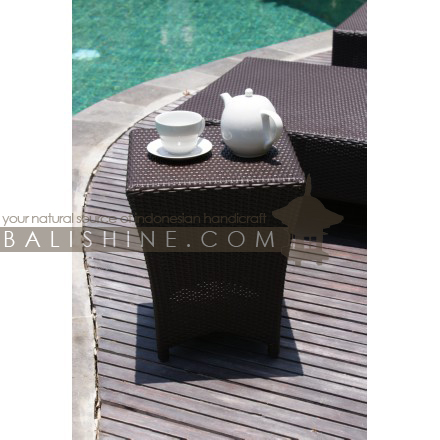 Balishine: Your natural source of indonesian handicraft presents in its Outdoor collection the Table:26MNF6036:This side table is produced in Indonesia and made from aluminium with synthetique rottan finishing.  Please contact us for available color