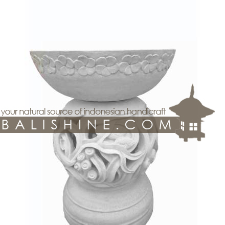 Balishine: Your natural source of indonesian handicraft presents in its Outdoor collection the Pedestral:210BIB3629:This round pedestral is produced in Indonesia, made from lime stone  white color
