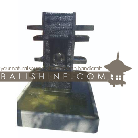 Balishine: Your natural source of indonesian handicraft presents in its Outdoor collection the Water Fountain:218KAR3702:This water fountain is produced in Indonesia, made from cement.  Sold without pump. It you want purchase a pump, let us know and we will quote it for you.