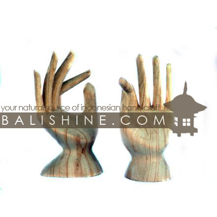 Balishine: Your natural source of indonesian handicraft presents in its The shop accessories collection the Bracelets Holder Set Of 2:39PLA2340:This set of 2 hands holder is produced in Bali made from Jempinis wood.  The colors available are Black, Brown, Dark Brown or Red.