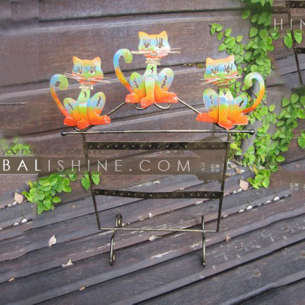 Balishine: Your natural source of indonesian handicraft presents in its The shop accessories collection the Earings Holder:39MAH6458:This earings holder is produced in Bali made from iron and is compose of 16 pairs.  