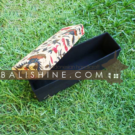 Balishine: Your natural source of indonesian handicraft presents in its The shop accessories collection the Boxes:316CBG5011:This box is produced in Bali made from pasteboard and sari textile. Minimum order 50 pieces.  Choose your color and we will check the availibility for you.
