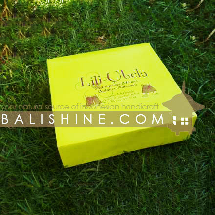 Balishine: Your natural source of indonesian handicraft presents in its The shop accessories collection the Boxes:316CBG5012:This box is produced in Bali made from pasteboard. Minimum order 250 pieces.  White, black, chocolate, creme, red, light blue, green, dark purple, pink, orange, yellow, brown, dark blue, silver or gold color. For an other sizes contact us.