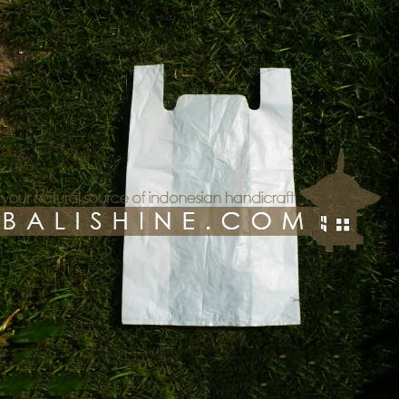 Balishine: Your natural source of indonesian handicraft presents in its The shop accessories collection the Plastic Bag:316BIN5004:This set of 100 pieces plastic bag with large handle, 3 micron is produced in Indonesia. Minimum order 500 pieces.  White color