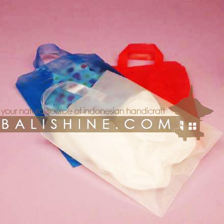 Balishine: Your natural source of indonesian handicraft presents in its The shop accessories collection the Polyethylene Bag:316BIN5009:A flat merchandise bag with a loop handle made from 3 mil. frosted high density polyethylene. Minimum order 100 pieces.  Translucent white,yellow, black, blue or red color. Contact us for color availability.