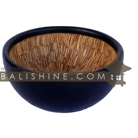 Balishine: Your natural source of indonesian handicraft presents in its Tableware collection the Bowl:624DIV1095:This bowl is produced in Bali made from mango wood and the matting of white and black coconut shell mosaic.  