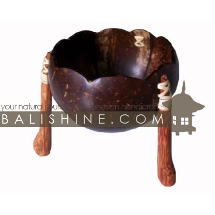 Balishine: Your natural source of indonesian handicraft presents in its Tableware collection the Bowl:624JAS2886:This bowl is produced in Bali made from natural coconut.  Natural color