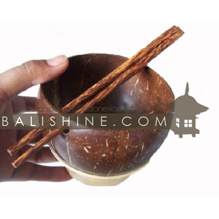 Balishine: Your natural source of indonesian handicraft presents in its Tableware collection the Bowl:624JAS2889:This bowl is produced in Bali made from natural coconut.  Natural color