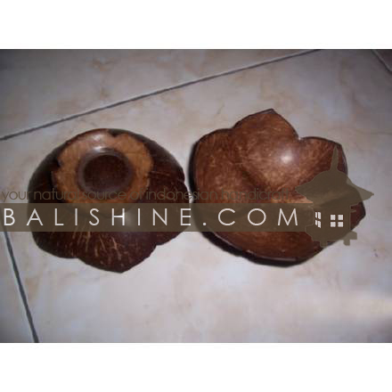 Balishine: Your natural source of indonesian handicraft presents in its Tableware collection the Bowl:624JAS2892:This bowl is produced in Bali made from natural coconut.  Natural color