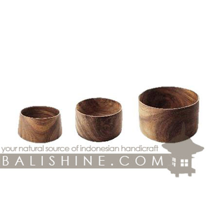 Balishine: Your natural source of indonesian handicraft presents in its Tableware collection the Bowl:624WAS7143:This bowl is produced in Bali made from natural old teak wood with coconut oil finishing.  