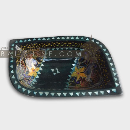 Balishine: Your natural source of indonesian handicraft presents in its Tableware collection the Decorative Bowl:624KET7767:This decorative bowl is made with Mahogani wood. Produced in the beautiful island of Lombok.  Other color available (green, white, red?). Please contact us.