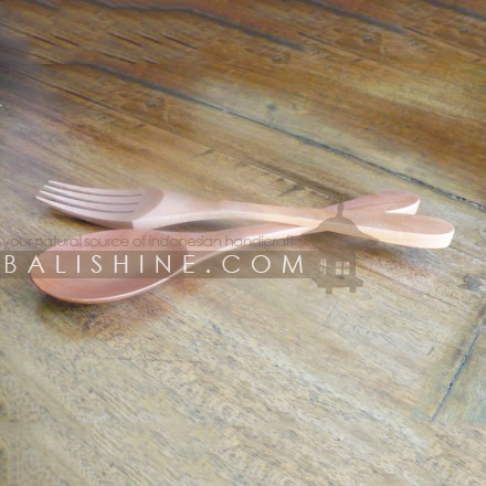 Balishine: Your natural source of indonesian handicraft presents in its Tableware collection the Spoon Salad:632DIA6280:This spoon salad set is  produced in Bali this handicraft is made from sonokling wood.  Same as picture