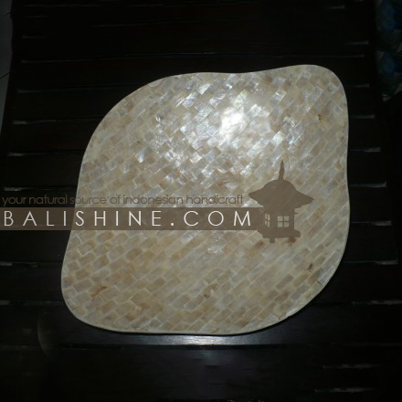 Balishine: Your natural source of indonesian handicraft presents in its Tableware collection the Platter:634CAW6184:This plate is produced in Bali made from white shell and resin.  Same as picture