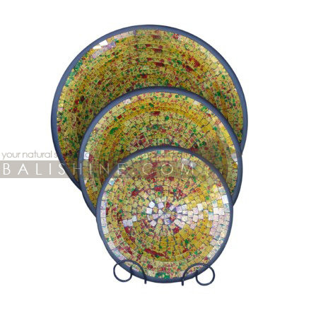 Balishine: Your natural source of indonesian handicraft presents in its Tableware collection the Platter set of 3:634ARA5807:This set of 3 platters is produced in Bali from teracota with painting glass mosaic finishing.  Same as picture, Display available, please contact us.